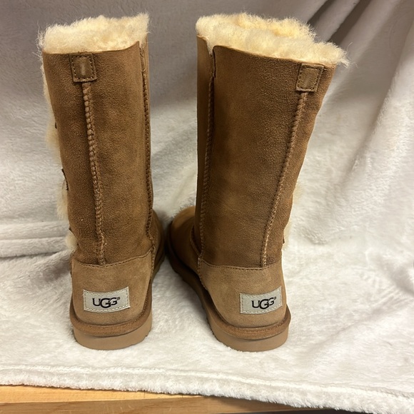 FEW LEFT! Kids Ugg Bailey Button Triplett Winter Boots - Picture 6 of 9